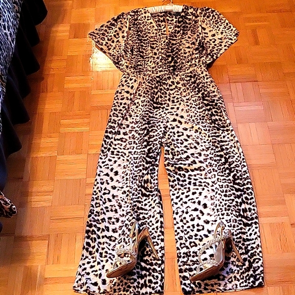 NWOT Sexy Satiny Leopard Print Jumpsuit by INC! Pockets! L - Picture 4 of 17